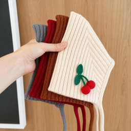 M174 Mũ Len Trùm Đầu Có Dây Buộc Giữ Ấm Mùa Đông Cho Bé, Mũ Len Cho Bé Đính Quả Cherry Dễ Thương 3m -2 tuổi 6