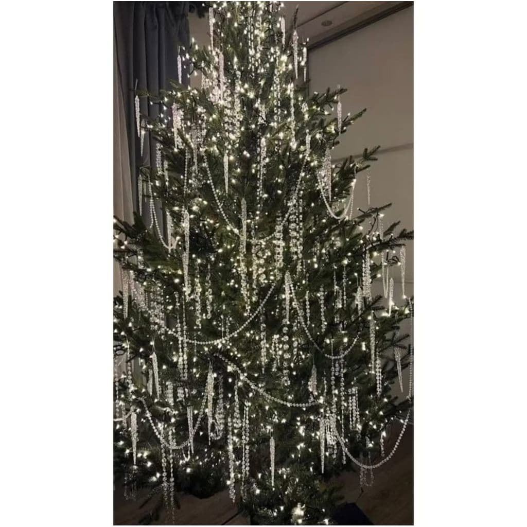 Chuỗi hạt lấp lánh đồ trang trí cây thông noel thêm rực rỡ