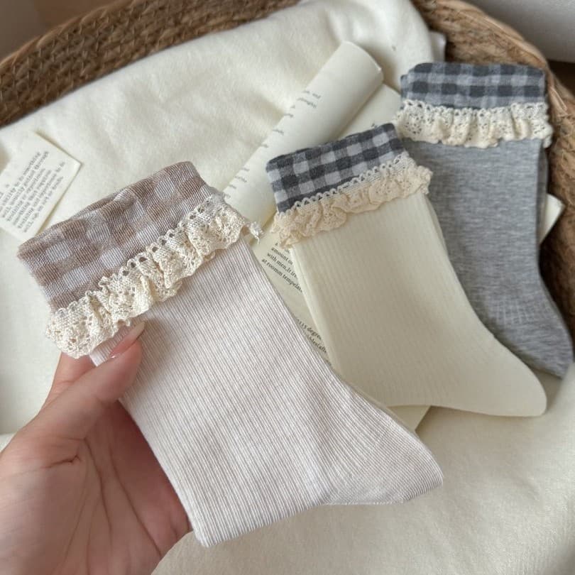 🧦 SET 3 ĐÔI TẤT VỚ NỮ CỔ CAO PHỐI REN CARO VINTAGE