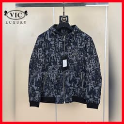 ÁO KHOÁC NAM HỌA TIẾT,MẪU ÁO KHOÁC NEW 2026 TRẺ TRUNG,NAM TÍNH LÊN OUTFIT CỰC CHÁY AK-62630 VIC 1