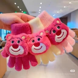 Găng Tay Len Cho Bé 2-6 Tuổi Họa Tiết Gấu Dâu Cute – Găng Tay Giữ Ấm Mùa Đông Cho Bé. C87 SHOP 3