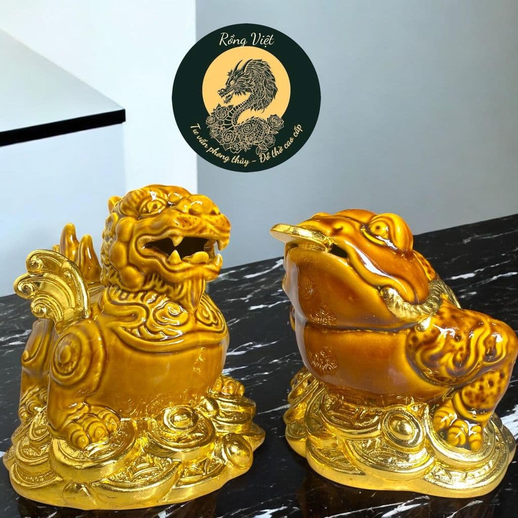 Cóc tỳ gốm nâu vàng dát vàng RỒNG VIỆT- Thiềm thừ, tỳ hưu phong thủy trang trí cho bàn thờ Thần Tài.