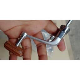 Tay quay máy câu cá núm gỗ 2
