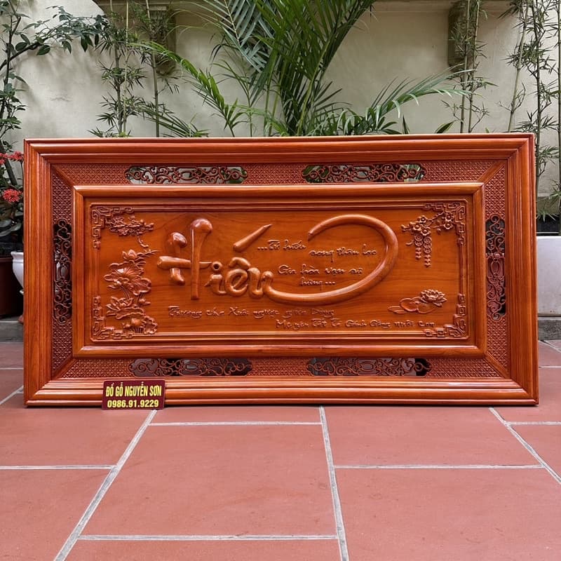 Trầnh gỗ chữ Hiếu treo tường kich thước 67*127cm