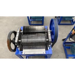 Máy cắt thái thực phẩm như cá mè, cá tép, cá lành canh, cắt nhanh và đều đạt 200-250kg/h. 2