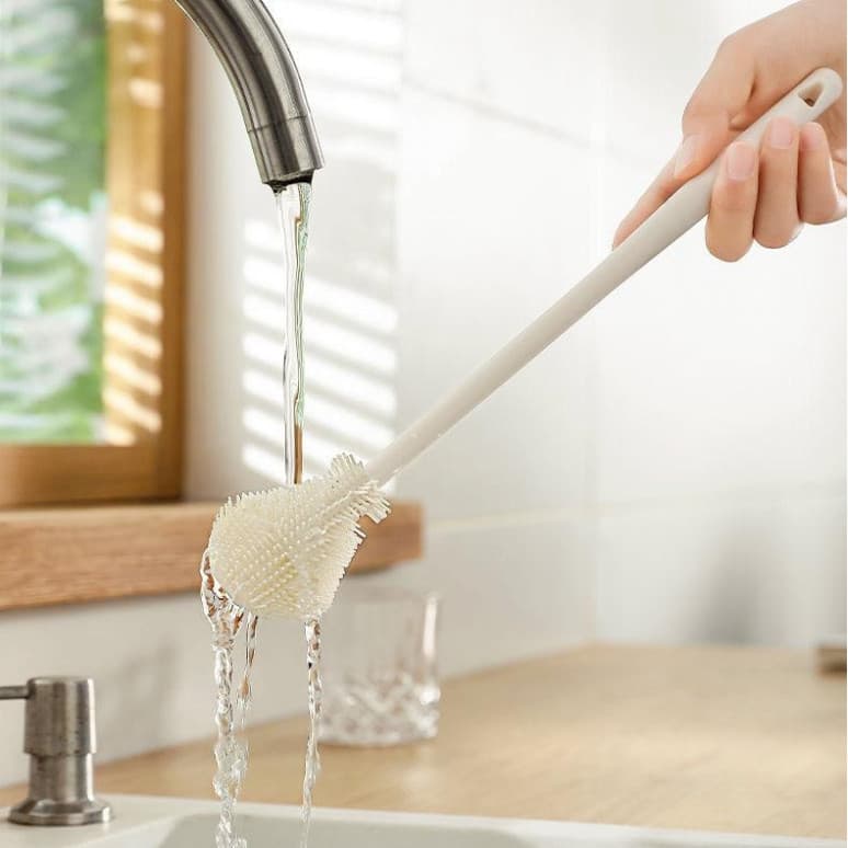 Bàn chải cọ silicon 3D rửa ly cốc cán dài WHITE - Vệ sinh bình sữa tạo bọt tiện lợi, cọ ly đa năng.