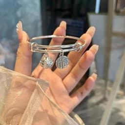 Vòng Tay Titan Nữ Hình Bướm Trái Tim Chữ Phúc - Lắc Tay Kiềng Cứng Thời Trang Thả Charm Điều Chỉnh Size 9