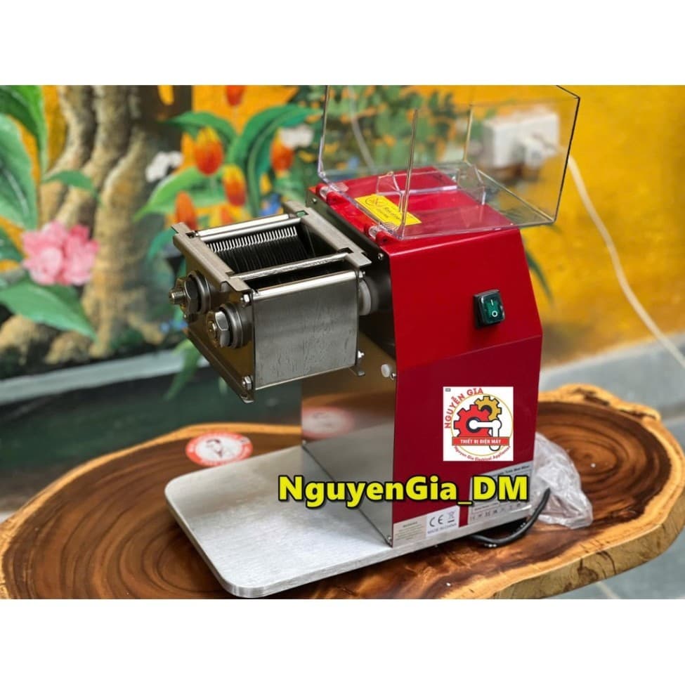 Máy Thái Thịt DQ90 – Chìa Khóa Nâng Cao Năng Tần Bếp Ăn Khu Công Nghiệp với nhiều cỡ dao 2-2.5-3-3.5-5-7-10mm thay dao