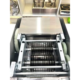 Máy thái thịt tươi sống, thái tai, bì dao tháo rời có nhiều cỡ dao 2-2.5-3-3.5-5-7-10mm, dễ dàng vệ sinh 6