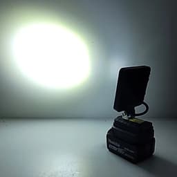 Đèn led 35/55 mắt siêu sáng sử dụng chân pin phổ thông VINALUXURY có 2 chế độ sáng, có 2 cổng sạc USB, tay cầm tiện lợi 8