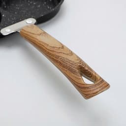 Chảo men chống dính 4 ngăn cán gỗ chiên trứng rán thịt đa năng 5
