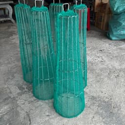 Chọ rỏ chặn rác ống bọng phi (250 giảm dần về 100) chất liệu kẽm, bọc lưới xanh. Dùng chắn rác cấp thoát nước 9