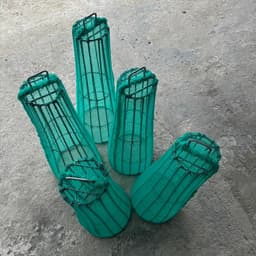 Chọ rỏ chặn rác ống bọng phi (250 giảm dần về 100) chất liệu kẽm, bọc lưới xanh. Dùng chắn rác cấp thoát nước 8