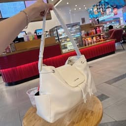 Túi Xách Nữ LEVOIR Dáy Rút Dáng Hobo Phối Nắp Túi Và Charm Ngôi Sao Phong Cách Cá Tính 5