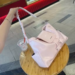 Túi Xách Nữ LEVOIR Dáy Rút Dáng Hobo Phối Nắp Túi Và Charm Ngôi Sao Phong Cách Cá Tính 7