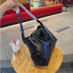 Túi Xách Nữ LEVOIR Dáy Rút Dáng Hobo Phối Nắp Túi Và Charm Ngôi Sao Phong Cách Cá Tính 9