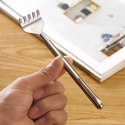 Gậy gãi ngứa lưng inox rút gọn kéo dài nhỏ gọn tiện lợi 2