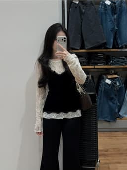 𝐀̉𝐧𝐡 𝐭𝐡𝐚̣̂𝐭 - 𝐇𝐚̀𝐧𝐠 𝐐𝐂 Set áo ren mỏng vân hoa kèm áo 2 dây nhung phối ren form vừa, set áo kiểu dài tay 6