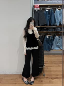 𝐀̉𝐧𝐡 𝐭𝐡𝐚̣̂𝐭 - 𝐇𝐚̀𝐧𝐠 𝐐𝐂 Set áo ren mỏng vân hoa kèm áo 2 dây nhung phối ren form vừa, set áo kiểu dài tay 2