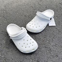 sục clas ( KHÔNG CHỮ ) đế cao 3cm nhiều lỗ thoáng khí êm mềm nhẹ phù hợp đi trong nhà ngoài trời 1