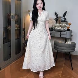Váy trắng hoa cúc nhí thêu 3