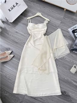 Đầm lụa hai dây dự tiệc màu nude dáng dài sexy kèm voan che trước ngực Xukadress 8