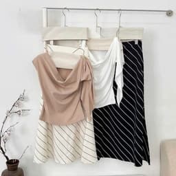 Set thiết kế áo bẹt vai phối phụ kiện khoen cài và chân váy kẻ chéo phom dài 3