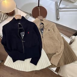 𝟏𝟒𝐚𝐦.𝐬𝐭𝐮𝐝𝐢𝐨 | Áo Khoác Len Nữ Khoá Kéo Cổ Dựng Dệt Kim Vặn Thừng Thêu Logo Polo Phong Cách Hàn Quốc Thu Đông Thanh Lịch 6