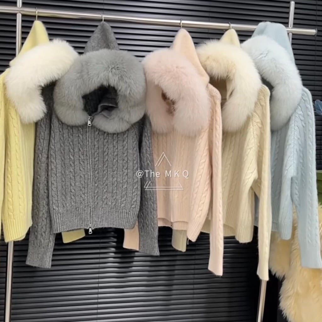 (CHICSEOUL) Áo khoác len hoạ tiết vặn thừng/đan phối lông mũ tone màu pastel xinh xắn phong cách Nertro Hàn Quốc