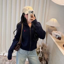 𝟏𝟒𝐚𝐦.𝐬𝐭𝐮𝐝𝐢𝐨 | Áo Khoác Len Nữ Khoá Kéo Cổ Dựng Dệt Kim Vặn Thừng Thêu Logo Polo Phong Cách Hàn Quốc Thu Đông Thanh Lịch 1