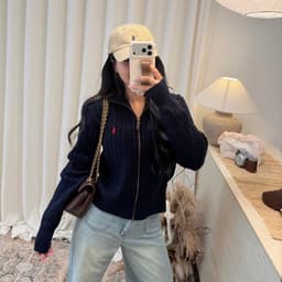 𝟏𝟒𝐚𝐦.𝐬𝐭𝐮𝐝𝐢𝐨 | Áo Khoác Len Nữ Khoá Kéo Cổ Dựng Dệt Kim Vặn Thừng Thêu Logo Polo Phong Cách Hàn Quốc Thu Đông Thanh Lịch 4