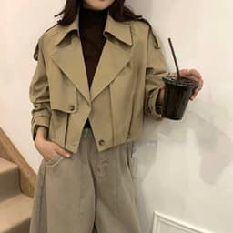 (Dmina)  Áo Khoác Mangto Kaki Dáng Ngắn Cổ Bẻ Vạt Chéo Cúc Cài Basic mặc được nhiều mùa  - ảnh thật 5