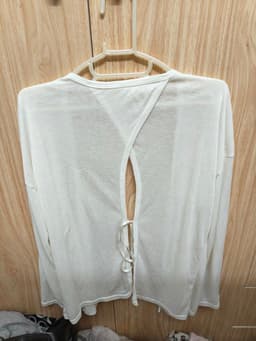 [2hand] Áo cardigan len giấy trắng kiểu hở lưng dây buộc nơ cúc ngọc freesize 3