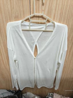 [2hand] Áo cardigan len giấy trắng kiểu hở lưng dây buộc nơ cúc ngọc freesize 4