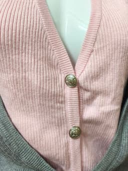 [2hand] Áo len mongtoghi dáng yếm phối khoác cardigan xám hồng co giãn freesize <58kg cúc đồng 3