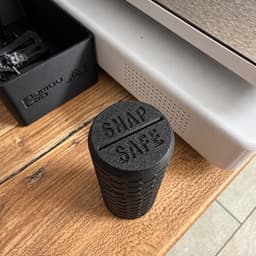 Hộp Bẻ Lưỡi Dao Rọc Giấy An Toàn SnapSafe 3D – Hộp Chứa Lưỡi Dao Gãy Có Nắp Vặn Tiện Lợi 3