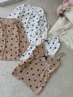 Set 2 món áo 2s cổ tim viền ren và áo khoác cardigan dài tay in trái tim chất thun giấy 8