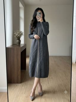 [2hand] Đầm len lông xù dặm xám phối sọc lụa xẻ tà giữa cúc sau gáy dáng suông dày freesize 1