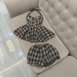 Set áo cúp ngực dây yếm loe xoè nhẹ kèm quần ngắn bo chun y hình 2