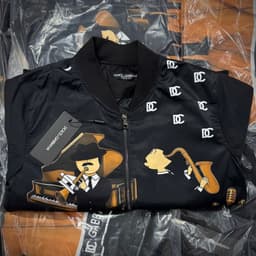 Áo khoác bomber gió nam nữ FIGLE in hoạ tiết nghệ sĩ âm nhạc vân chữ monogram 3D hai mặt boy phố 2