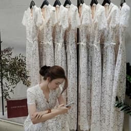 Váy ren cổ V .váy ren cộc tay dáng dài chiết eo kèm ảnh thật 2