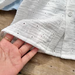 Áo sơ mi tay bồng phối cổ nhún thêu cho bé 2