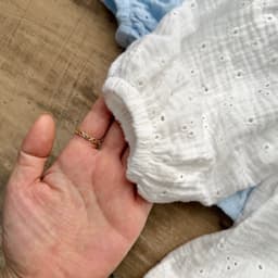 Áo sơ mi tay bồng phối cổ nhún thêu cho bé 3