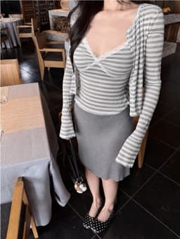 Set Áo Kiểu Kẻ Sọc Ngang Gồm Áo 2 Dây Phối Ren và Áo Khoác Tay Dài Cardigan 3