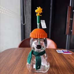 ĐEN _ STORE ( KÈM ẢNH THẬT ) Bình Thủy Tinh STB Snoopy Đội Mũ Len Kèm Khăn Choàng Bình Đựng Nước, Trà Sữa Hot Trend 6