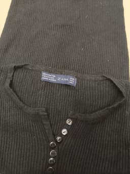 [2hand] Áo len gân đen đính cúc form ôm size S 3