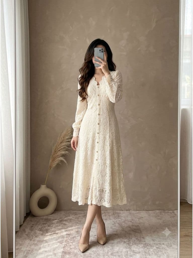 [2hand] Đầm ren kem be cúc ngọc lót nỉ lông dáng đuôi cá size M