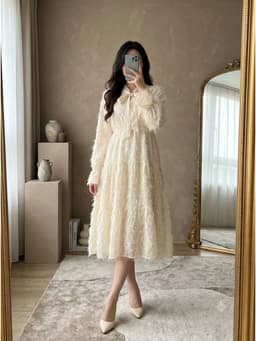 [2hand] Đầm ren lông bling kem be có lớp lót eo chun cổ buộc nơ freesize đến XL 1