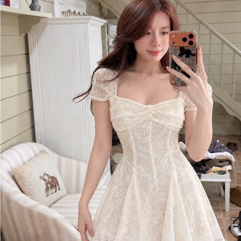 ĐẦM REN KEM XOÈ NGẮN TIỂU THƯ XUKADRESS