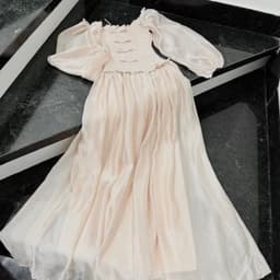 Váy kem bẹt vai dịu dàng, váy bẹt vai dáng dài tiểu thư xukadress 9